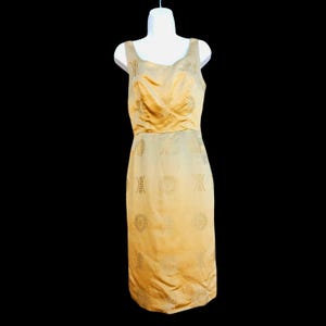 1950s Pin Up Wiggle Dress 10 Curvy Gold Chinesische Brokat Rockabilly 25 &quot;Taille