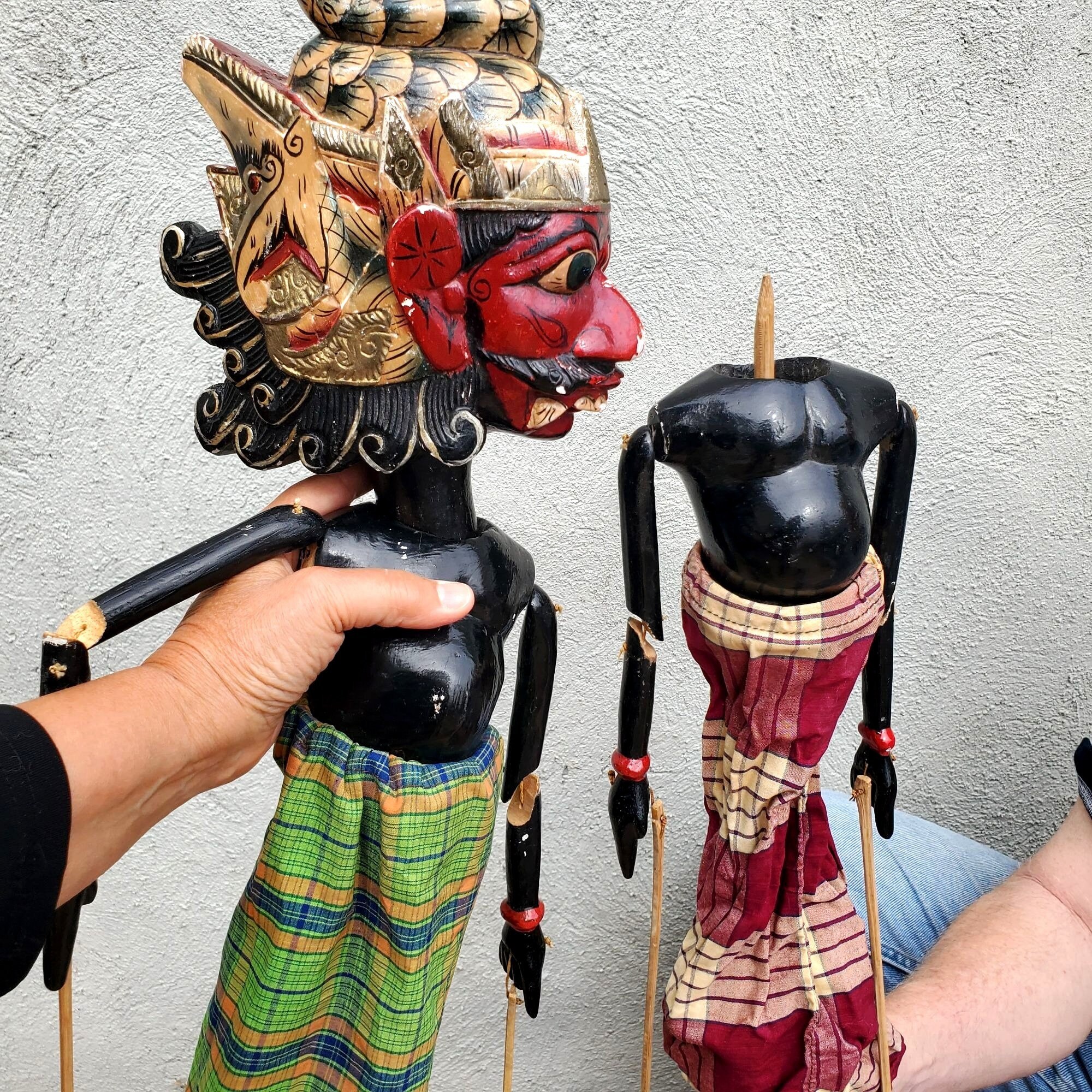 インドネシアの人形 大きな手彫りの木製人形ワヤン・ゴレク インドネシア ジャワ 2 ボディ