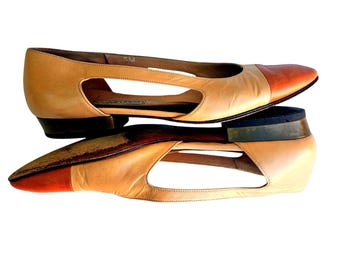 Zapatos planos vintage Calvin Klein Italy de piel con puntera recortada, color beige y naranja, talla 5