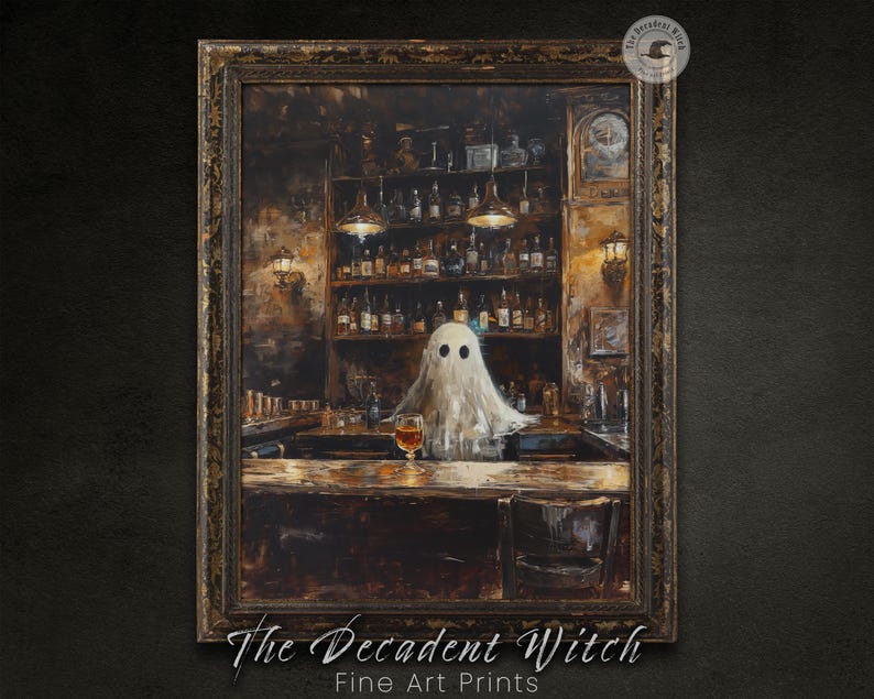 Peut inclure: Une peinture repr&eacute;sentant un fant&ocirc;me assis &agrave; un bar avec un verre de liquide ambr&eacute;. Le fant&ocirc;me est blanc et translucide, avec une faible esquisse d'un visage. Le bar est en bois fonc&eacute; avec une &eacute;tag&egrave;re de bouteilles derri&egrave;re. La peinture est encadr&eacute;e dans un cadre en bois fonc&eacute;.