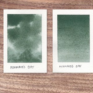 Baie des sirènes - bleu vert - aquarelle faite main - granulation semi-séparation - demi-plateau - carte à points