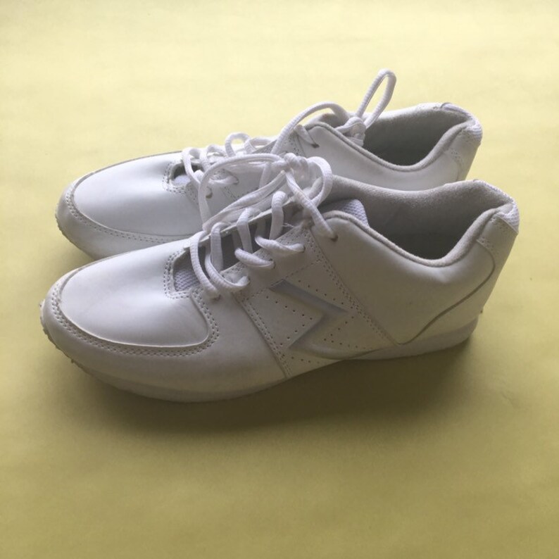 Deadstock Sneakers 7 vintage 80s 90s soft headstock clean