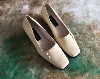 7/7.5 | dead stock vintage cream square rounded toe loafer pumps heels block heel 7 womens clean shoes 80s 1980s 90s office preppy chic nice