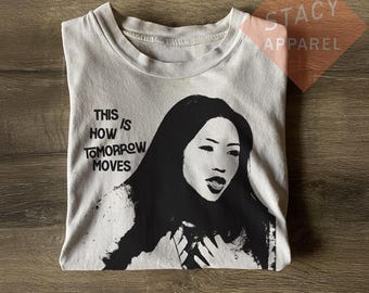 限定版 Beabadoobee ユニセックス T シャツ - This is How Tomorrow Moves にインスパイアされたヘビーコットン T シャツ