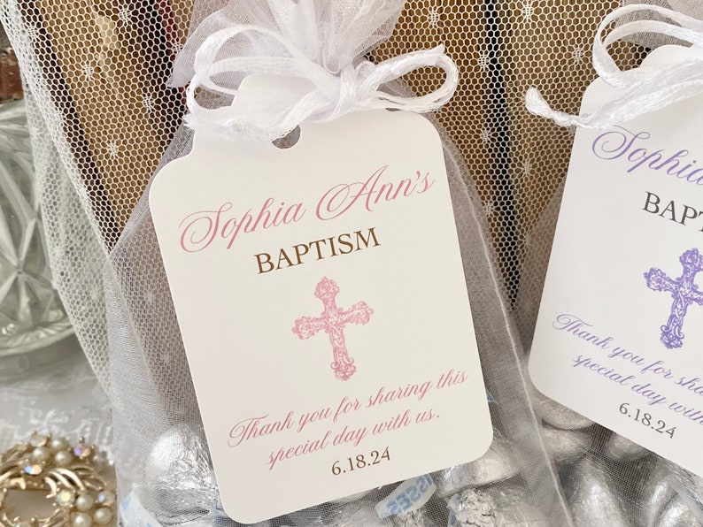 Bolsas y etiquetas de regalo personalizadas para favores de bautismo para niñas, bolsas de regalo cruzadas para dedicación de bebé para invitados, favores cruzados de agradecimiento imagen 1