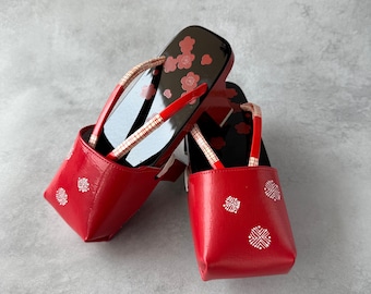 Vintage 1960s Japanese Rain Geta Sandals with Vinyl Covers – Unused by Tenguya