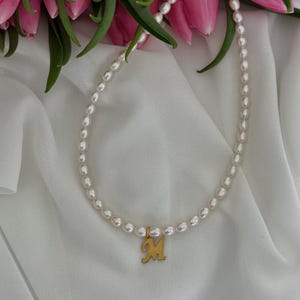 Collar de perlas con colgante personalizado, collar con letra personalizada, gargantilla con inicial personalizada, collar de perlas con inicial, joyería con nombre personalizado, regalo para ella