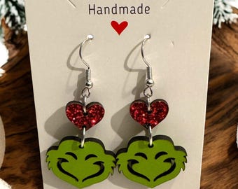 Pendientes navideños de dibujos animados / Pendientes del Grinch y corazón / Pendientes hechos a mano / Pendientes de madera / Pendientes colgantes del Grinch / Joyería navideña