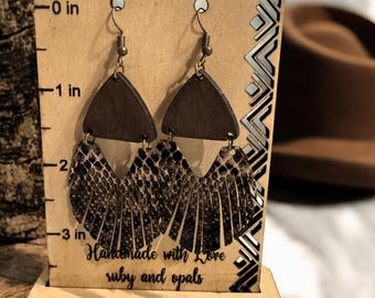 Boucles d'oreilles en bois et cuir à franges | Boucles d'oreilles faites main | Boucles d'oreilles en similicuir | Boucles d'oreilles de style occidental | Boucles d'oreilles bohème rustique | Cadeau meilleur ami