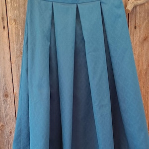 Sewing instructions, box pleated skirt, sewing traditional skirt