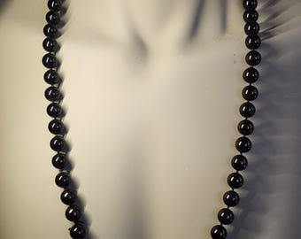 Stunning 836.5 Carat of high quality polished natural deep Black Onyx Necklace. Total circumference 35 inches!
