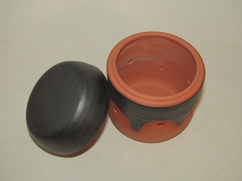 Garlic Keeper Terracotta pot potpourri container meal preparation image 5