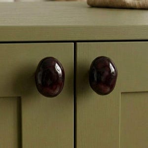 Tirador de cajón de cerámica color burdeos, tirador de cómoda con forma de huevo, herrajes para armarios de color rojo oscuro, tirador de cerámica con forma de guijarros, pomo de armario único, se vende por unidad.