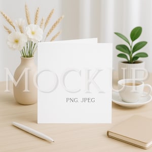 Simpatico mockup di biglietto quadrato 6x6, design pastello e minimalista, biglietto di auguri vuoto per la personalizzazione, mockup femminile, mockup di biglietto pastello 6x6