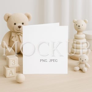 Mockup di biglietto per neonati minimalista 6x6, biglietto di auguri quadrato pastello per bambini, biglietto vuoto per la personalizzazione, modello di mockup per neonati, modello di biglietto per neonati