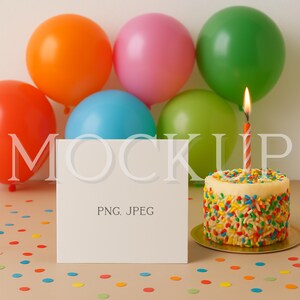 Geburtstagskarte Mockup, 6x6 Grußkarte, Luftballons und Kuchen Hintergrund, Geburtstagsfeier Kartenmodell, 6x6 quadratische Karte, Luftballons Thema