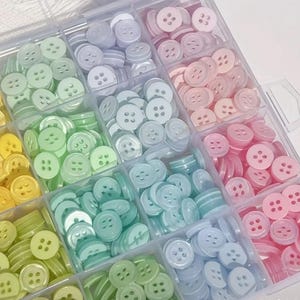 Pastelkleurige knopen | Kunststof knopen met kleurmix | 10 mm | Perfect voor het maken van kaarten | Naaien en knutselen | 15 stuks | Knopen voor doe-het-zelfprojecten