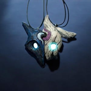 League of Legends Kindred Necklace Set – Cosplay Jewelry for Couples, Gamer Gift, Wolf & Lamb Pendant