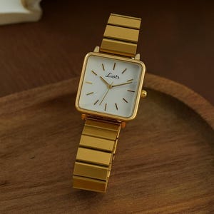 Montre bracelet dorée femme – cadran carré blanc, style chic & vintage
