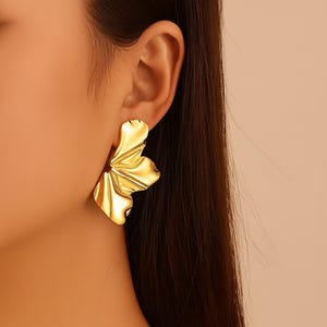 Boucles d’oreilles pétales dorés – Acier inox 316L, waterproof & hypoallergéniques | Mon bijou à moi