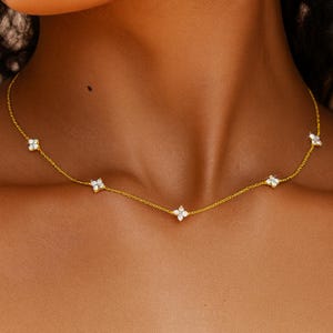 Collier doré élégant avec zirconium – Bijou femme raffinée, chaîne fine en acier inoxydable, style minimaliste