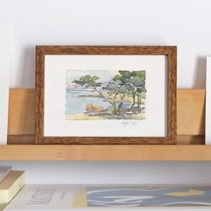 Dipinto ad acquerello originale con cornice, raffigurante alberi e vista sul mare - Opera d'arte naturalistica in formato mini, decorazione murale unica fatta a mano - Regalo per gli amanti dell'arte