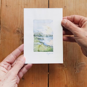 Dipinto ad acquerello originale con vista sul mare e uccelli in volo - Opera d'arte naturalistica di piccole dimensioni, decorazione murale unica fatta a mano - Regalo per gli amanti dell'arte