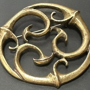 Alva museum brooch - Etsy 日本