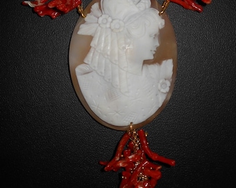 Maria Antonietta, regina di Francia - Magnifico cammeo d'arte, fatto a mano - Collana corallo a frangia.