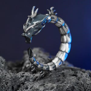 Fanmade Gya.rad.os-ring – Handgemaakte 950 zilveren zeedraaksieraden voor Pokémon-fans en verzamelaars