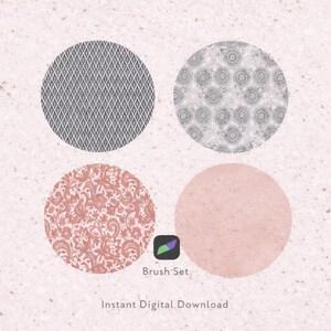 Peut inclure: Quatre motifs circulaires sur un fond rose mouchet&eacute;. Les cercles pr&eacute;sentent diff&eacute;rents motifs : un quadrillage en losanges gris, un motif floral gris, un motif cachemire corail et un cercle rose uni. L'image comprend le texte "Brush Set" et "Instant Digital Download".