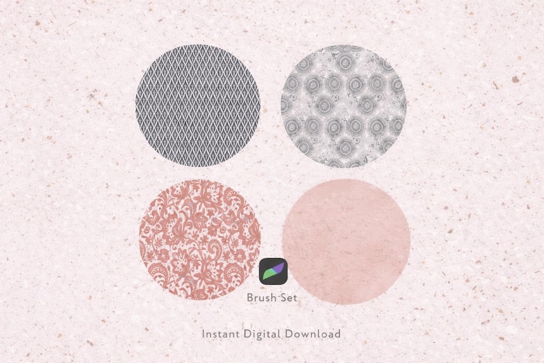 Peut inclure: Quatre motifs circulaires sur un fond rose mouchet&eacute;. Les cercles pr&eacute;sentent diff&eacute;rents motifs : un quadrillage en losanges gris, un motif floral gris, un motif cachemire corail et un cercle rose uni. L'image comprend le texte "Brush Set" et "Instant Digital Download".