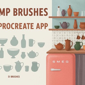 Könnte beinhalten: Illustration von Stempelpinseln für die Procreate-App. Das Bild zeigt verschiedene Teekannen, Schalen und Flaschen in einem minimalistischen Stil. Ein rosa Kühlschrank im Retro-Stil befindet sich im Vordergrund, mit Regalen voller Keramik und Pflanzen im Hintergrund. Der Text lautet "Stamp Brushes for Procreate App".