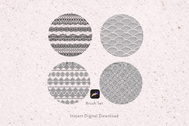Peut inclure: Quatre motifs de pinceaux num&eacute;riques circulaires en noir et blanc, avec des motifs complexes. Les motifs comprennent de la dentelle, des formes en &eacute;ventail et des motifs floraux. L'image comprend &eacute;galement le texte "Brush Set" et "Instant Digital Download".