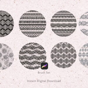 Peut inclure: Un ensemble de pinceaux num&eacute;riques pr&eacute;sentant huit motifs circulaires avec des motifs de dentelle complexes en noir et blanc. Le texte "Brush Set" et "Instant Digital Download" est inclus.