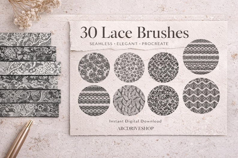 Peut inclure: Pr&eacute;sentation de pinceaux de dentelle num&eacute;riques avec le texte "30 Lace Brushes". L'image pr&eacute;sente divers motifs de dentelle en noir et blanc, avec des &eacute;chantillons en cercles. Des motifs de dentelle empil&eacute;s sont &eacute;galement pr&eacute;sent&eacute;s.
