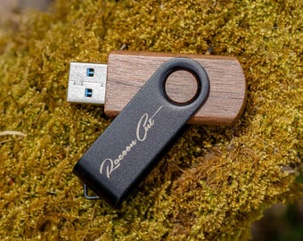Wooden USB stick with your text - personalized engraving – Natural. Elegant. Personal. 32 GB USB 3.0