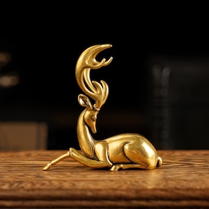 Retro Solid Brass Nostalgic Deer Statue – Elegant Home Decor Accent – Tabletop Collectible Ornament