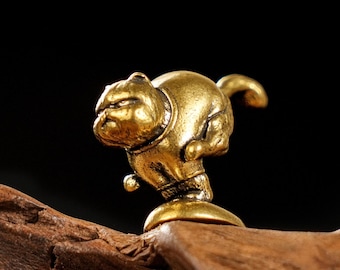 Solid Brass Jumping Cat Figurine – Retro Desk Decor & Collectible Art