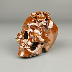Golden Skull with Mushrooms | Dark Ceramic Figurine | Tea Pet & Altar Object | Kunming Studio 2025