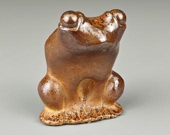 Handmade Wood-Fired Pottery Frog Figurine: Guangdong Clay Tea Pet