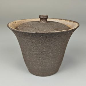 Textured Gaiwan | 150 ml handmade tea bowl with lid | dark chamotte clay with antique-style glaze | for gongfu tea brewing, Chinese tea cere