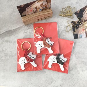 Belly's & Job Work Room: Belly's originele kat zalm sleutelhanger wit