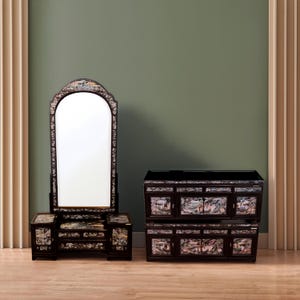 Vintage Korean Lacquer Vanity Set: Mother-of-Pearl Inlay, Young Jin Chilgi-sa