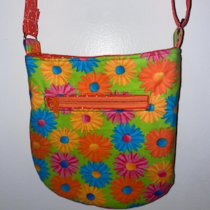 Daisy Delight – Vibrant Floral Crossbody Bag