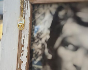 Gold Hamsa Hand Necklace: Protective Fatima Pendant, Mother-of-Pearl