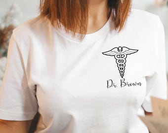 Camiseta personalizada de graduación de futuro médico, camiseta de enfermera personalizada con nombre, camiseta con símbolo médico, camiseta para profesional de la salud