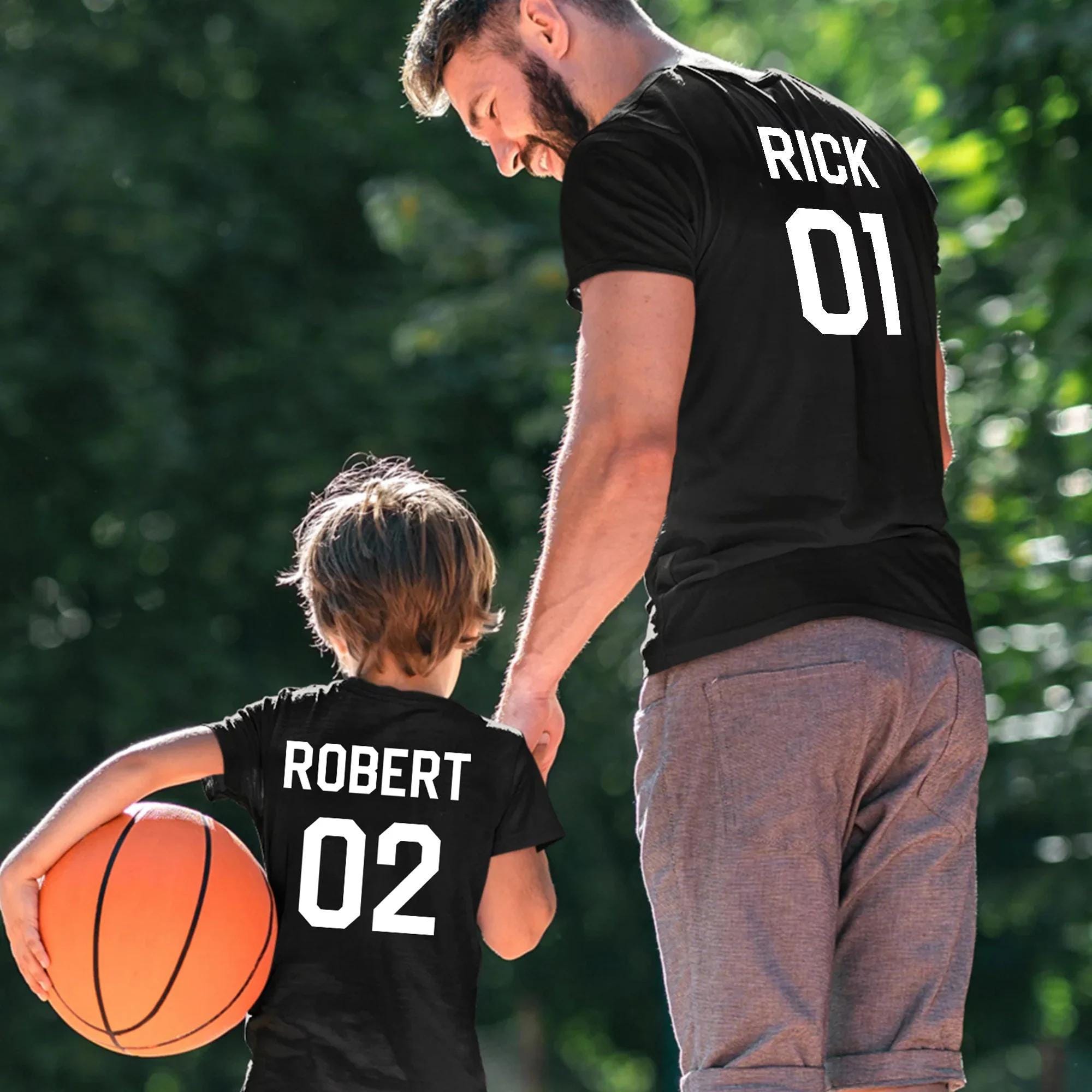 Maglia The Legend Of Basketball Unisex Personalizzata Festa Del Pap&agrave; &ndash; Cotone Nero