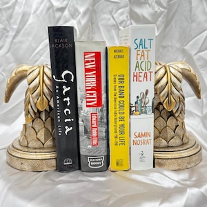 Vintage Golden Pineapple Bookends – Tropical Hospitality Vibes – 1980s–1990s Palm Beach Regency Style – Heavy & Sculptural