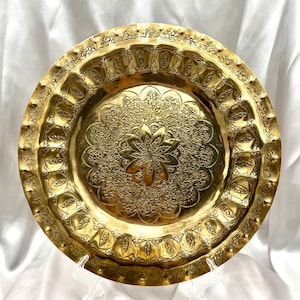 Vintage Embossed Brass Charger – Ornate Floral Boho Decorative Tray – Mid-Century Made in India